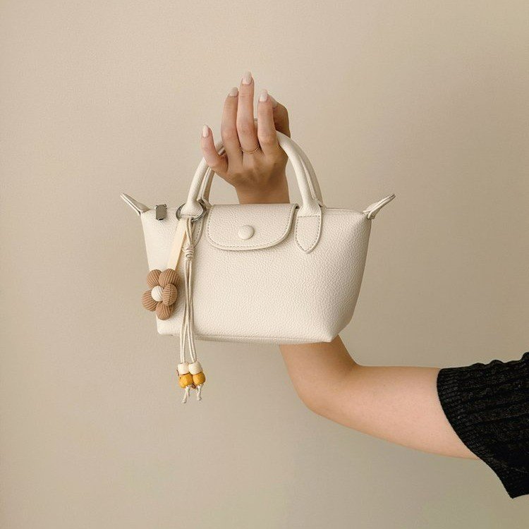 Women's American Retro Shoulder Bag with Magnetic Closure - Image 4
