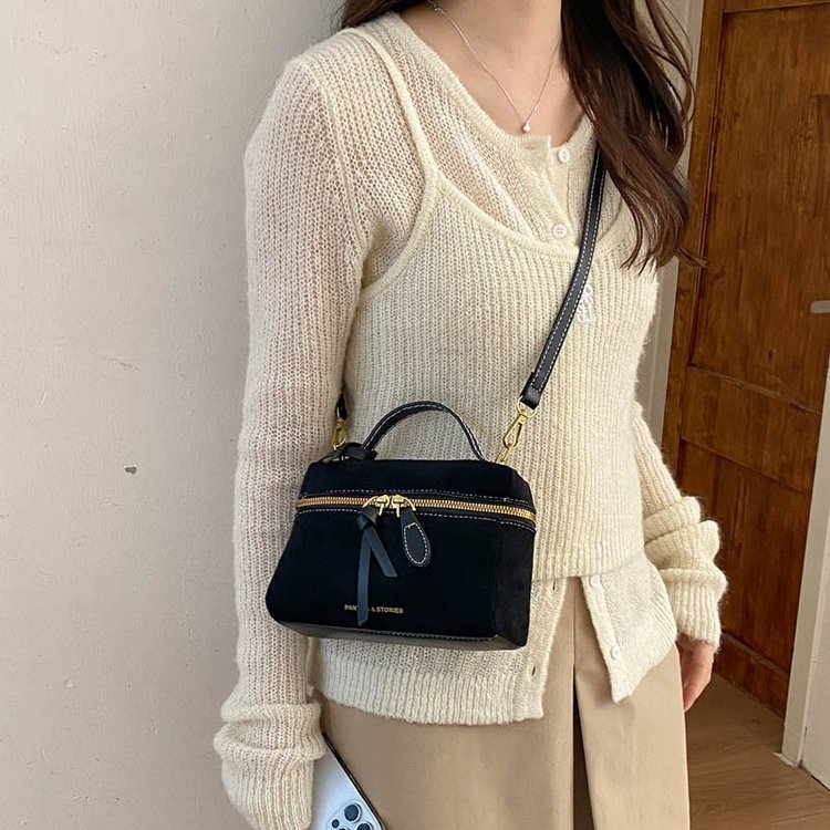 Women's Pillow Bag with Zipper Closure - Fall 2026 - One Size - Black,Green,Coffee,Brown - Image 4