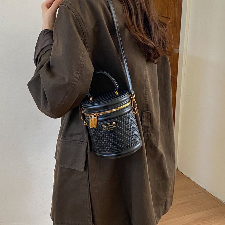 Woven PU Bucket Bag for Fall 2026 - One Size - Image 2