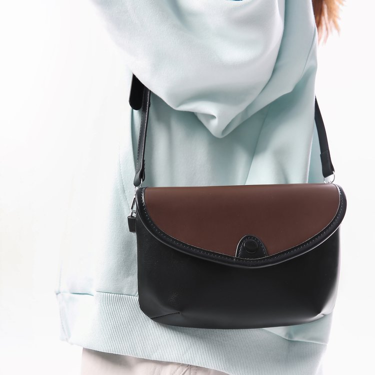 Women's Single Shoulder Crossbody Bag with Magnetic Closure - Medium - Black,Brown